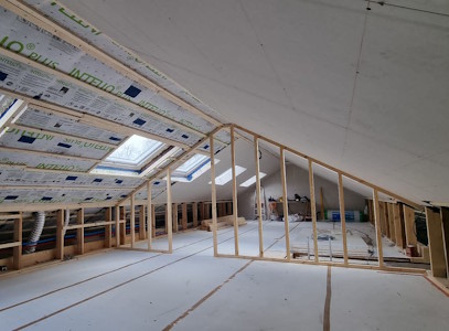 Aménagement d'un grenier à Gembloux - Début des cloisons