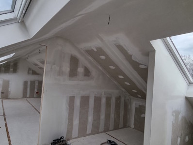 Aménagement d'un grenier à Gembloux - Fin des enduits dans la partie dressing