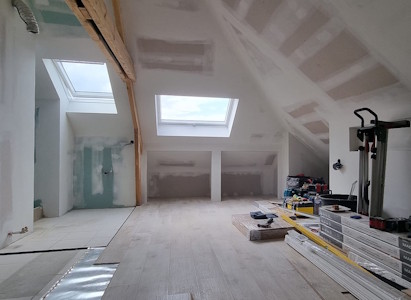 Aménagement d'un grenier à Braine L'Alleud - Placement du parquet