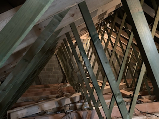 Charpente préfabriquée avant transformation par ACA Renovation SRL