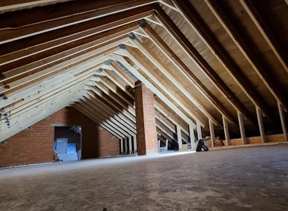 Transformation de charpente préfabriquée en W - Volume complètement dégagé