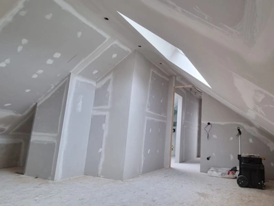 Transformation de charpente préfabriquée en W - Volume aménagé - vue de la chambre