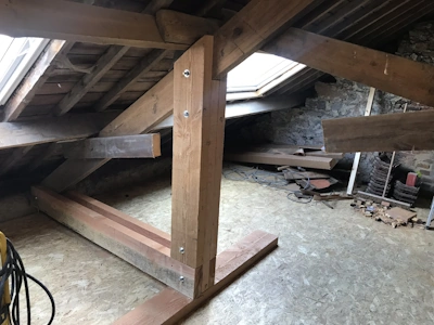 Modification d'une ferme de charpente (à Braine l'Alleud) pour libérer le passage (2)